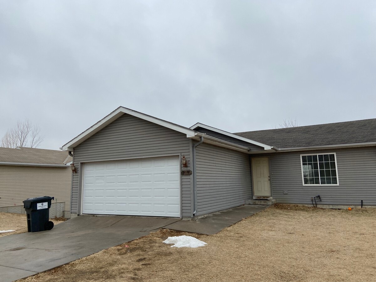 300A - 300 W Benton St Townhome