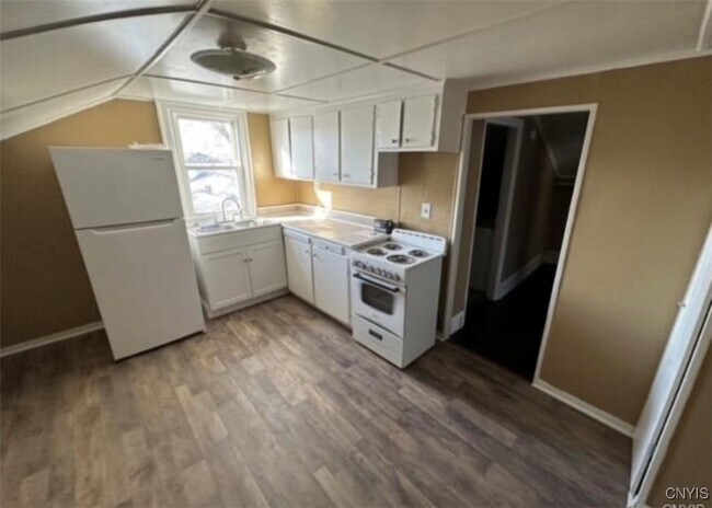 Photo - 34 E 6th St