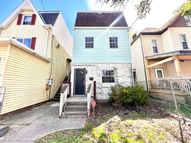 Building Photo - 542 5th Ave Unit 1