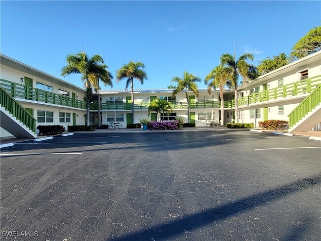 Building Photo - 975 9th Ave S Unit 5