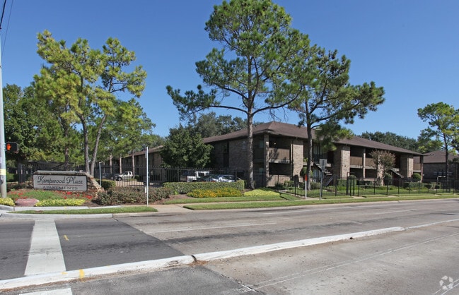 Kempwood Place - 3 Corners North