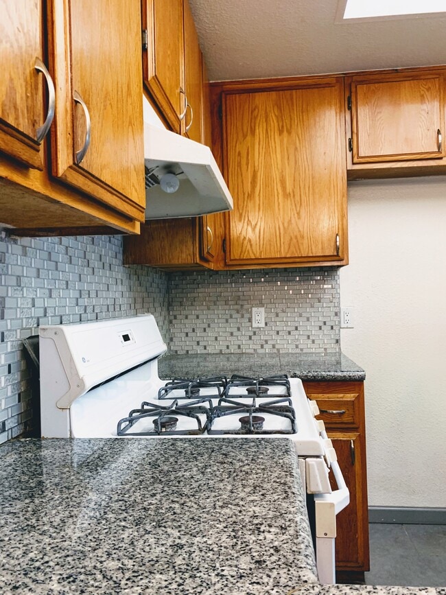 Building Photo - 10943 Laurel Canyon Blvd Unit A5