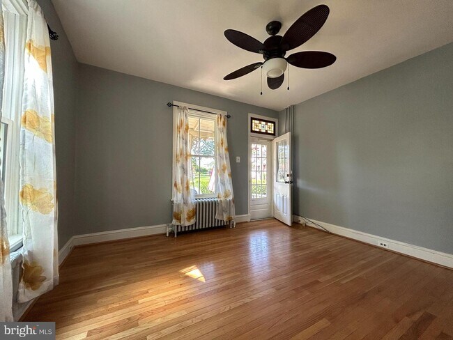 Photo - 77 Waterloo Ave