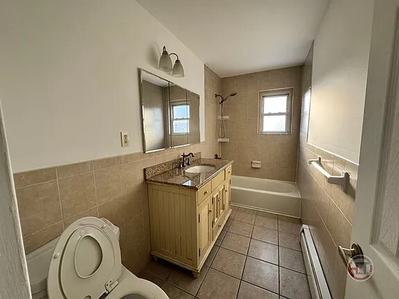 Photo - 1027 Throgmorton Ave