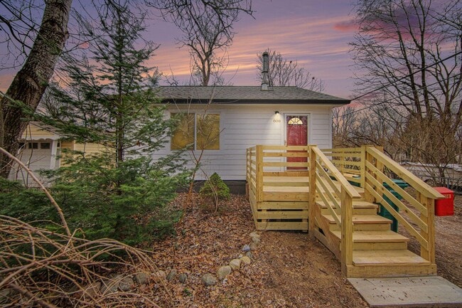 Building Photo - 808 E Cross St