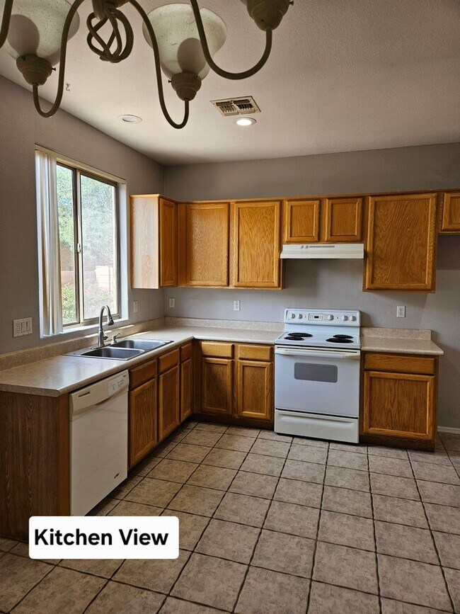 Photo - 4 BDRM, 3 BA. GILBERT