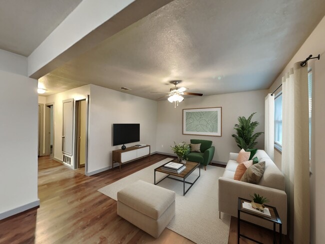 Building Photo - 624 E 3rd St