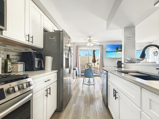 Photo - 1666 Cornell Dr