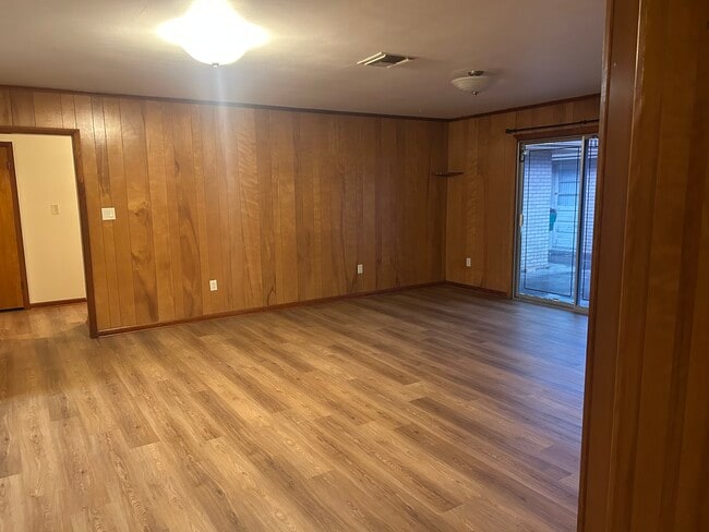 Photo - 127 Willow Dr