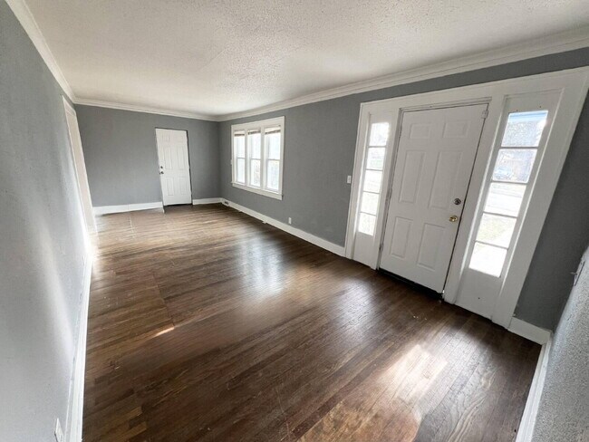 Photo - Beautiful 3 Bedroom , 2-Bath Home In Kansas City