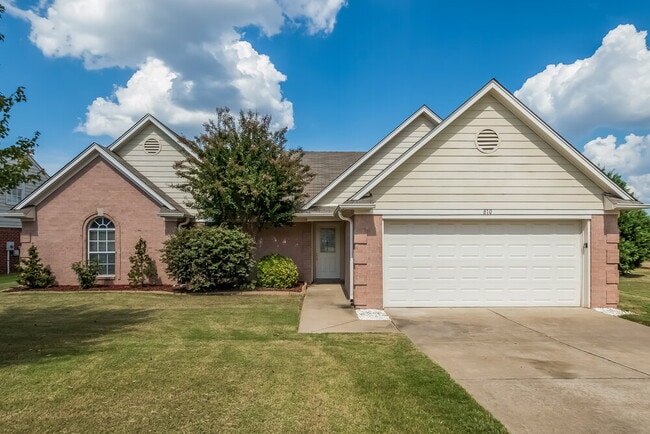 Building Photo - 810 Lakemont Dr
