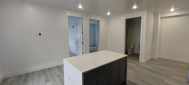 Photo - 273 Oak St Unidad 201