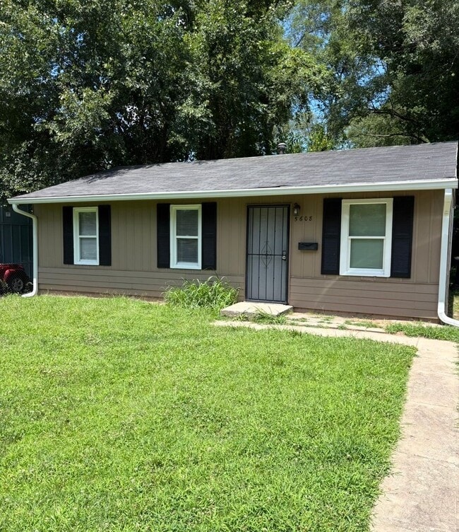 Building Photo - 2+ bedroom- Available now $1,300