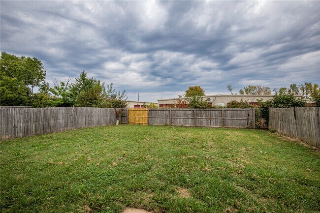 Photo - 131 Foxglove St