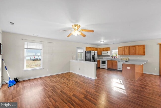 Building Photo - 16197 Thomas Rd