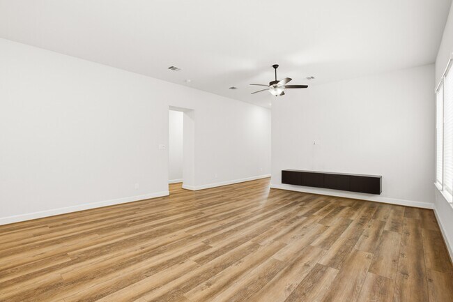 Photo - 2539 Summer Peach St