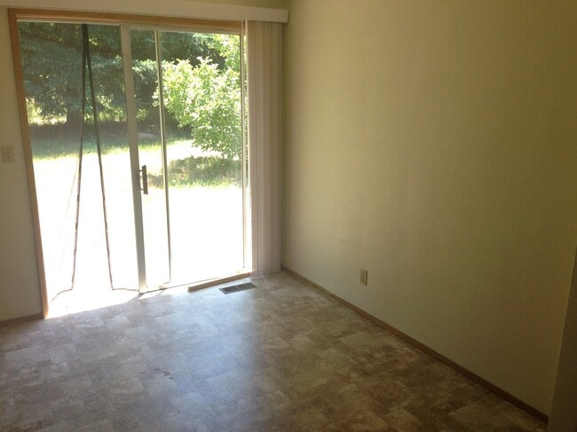 Photo - 820 NE Woodcrest Ave