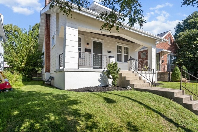 6613 Parkwood Pl