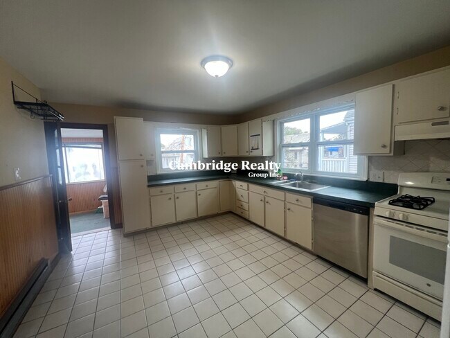 Photo - 929 Broadway Unidad 2