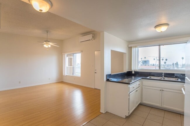 Photo - 1962 Beachwood Dr Unidad 303