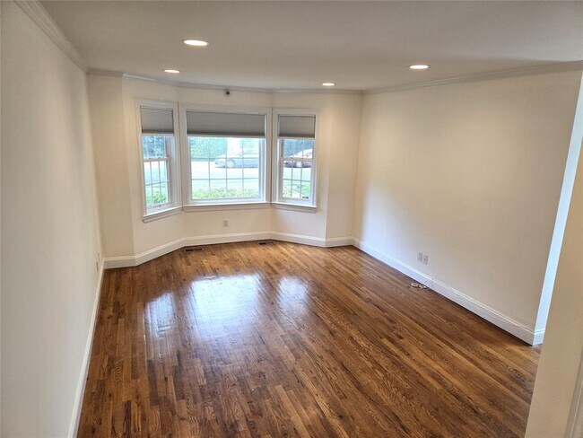 Building Photo - 63 Dunwood Rd Rental