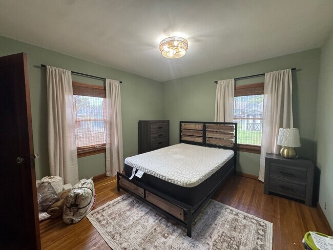 Photo - COMING SOON | Fully Furnished 4BR Student Home | All Utilities Included | Walk to UE