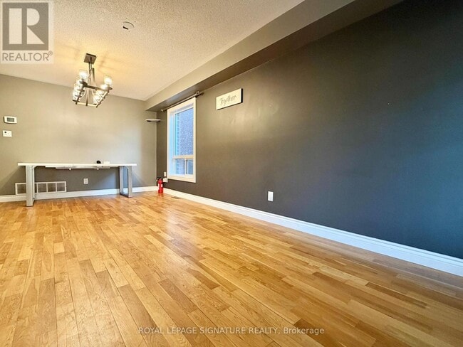 Photo - 584 Shaftsbury St