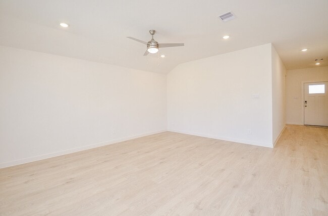 Building Photo - 31134 Royal Acrs Ct