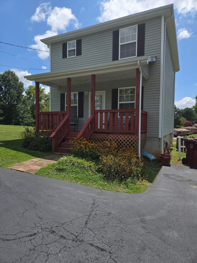 Building Photo - 2107 Signal Dr Rental