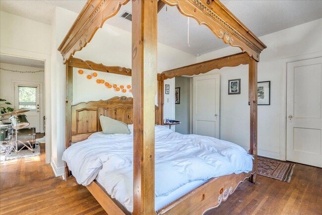 Photo - 1103 W 22nd St Unit B