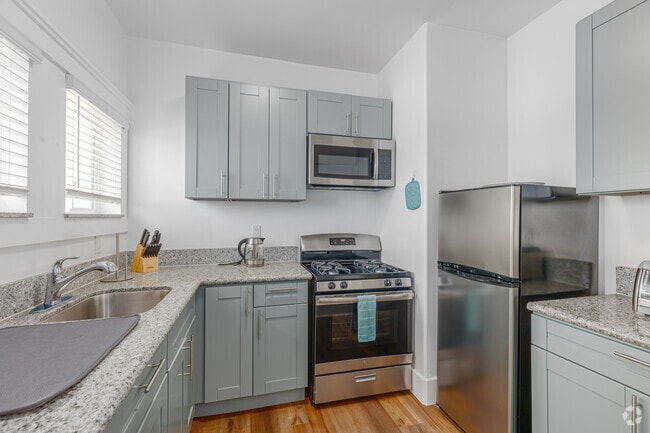 1BR, 1BA - 500SF - Kitchen