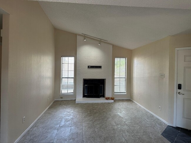 Building Photo - 1909 Chasewood Cir Unit 214