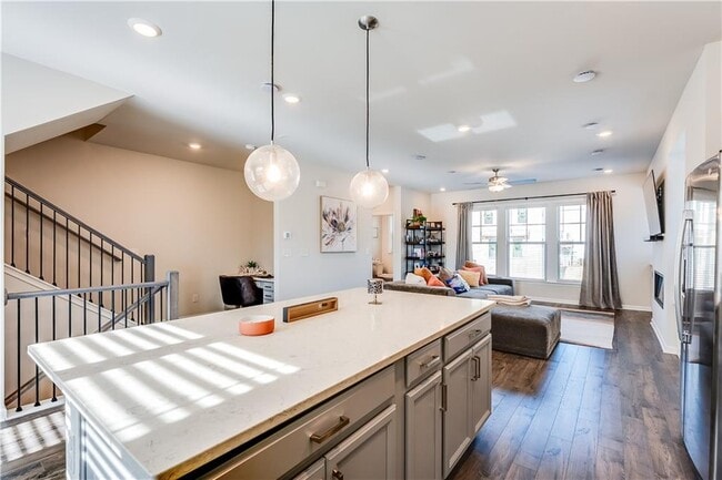 Photo - 1634 Halbrook Pl SW