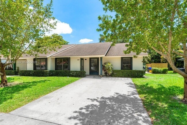 Photo - 1367 Riverside Cir
