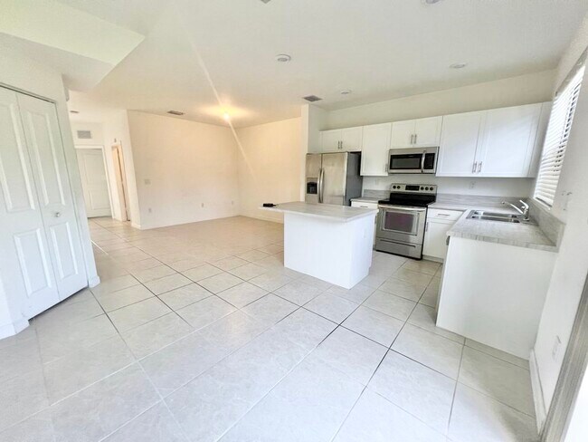 Photo - 575 NE 208th Ter