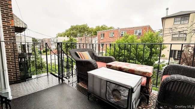 Photo - 25-60 49th St