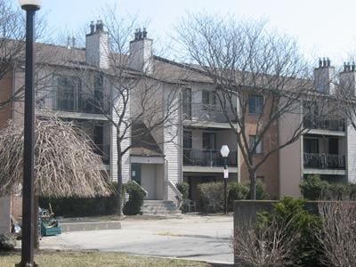 Photo - Lakeshore Apartments