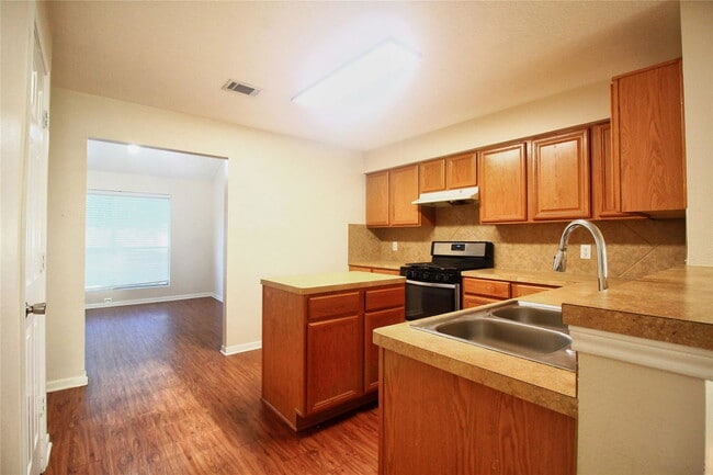 Photo - 16928 Scenic Knoll