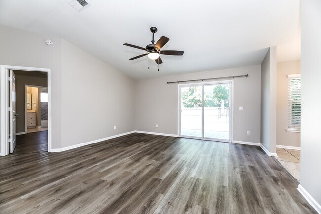 Photo - 7619 Pimmit Hills Dr