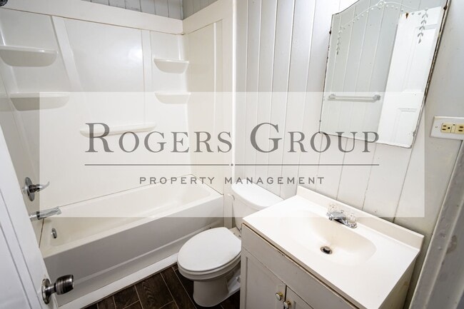 Photo - 127 S Clark St