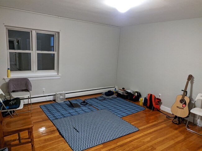 Photo - *AVAILABLE NOW* 2-Bed 1-Bath with Great Lo...