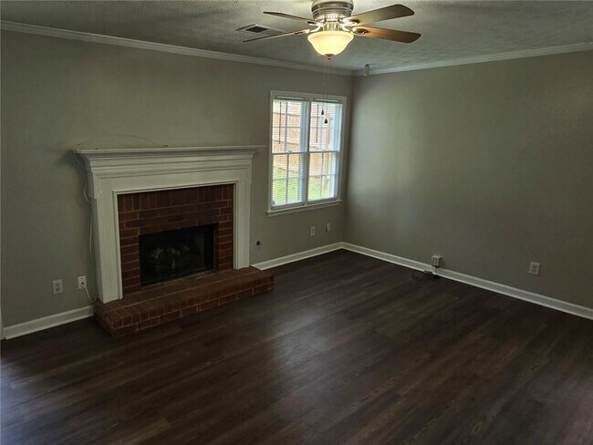 Photo - 724 Jamie Way NE
