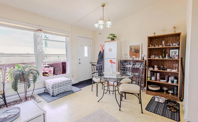 Photo - Spacious 3 Bedroom Apartment - AVAILABLE SEPTEMBER Unit 2406 Hill Ave - 1
