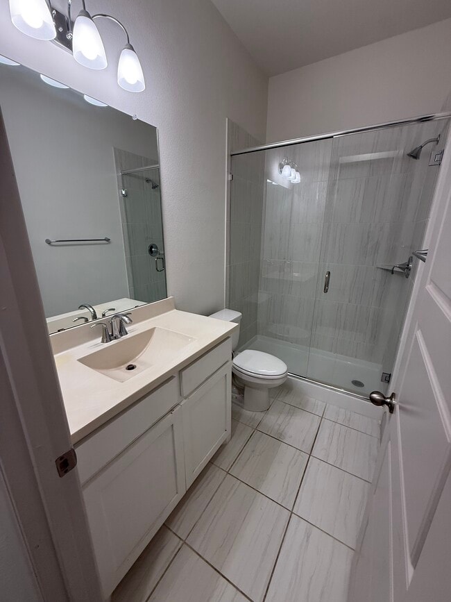 Photo - 620 Courtyard Ln