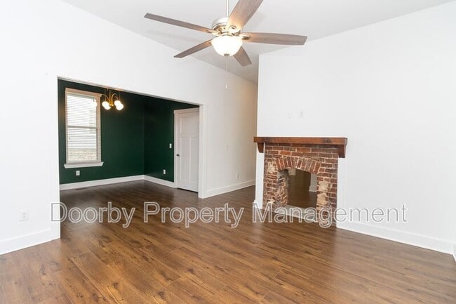 Building Photo - 2012 E 12th St