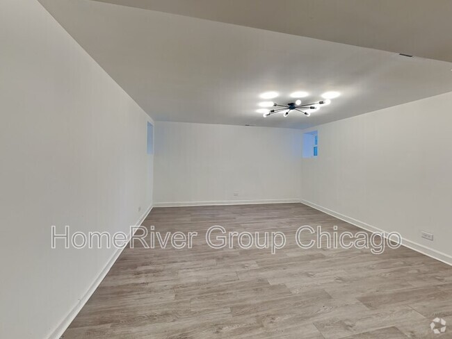 Building Photo - 2624 E 74th St Rental