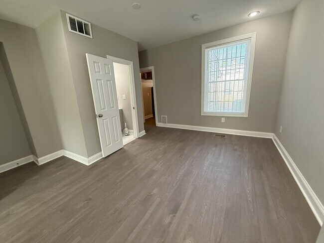 422 N East Ave
