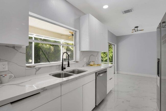 Photo - 3740 Wilderness Way