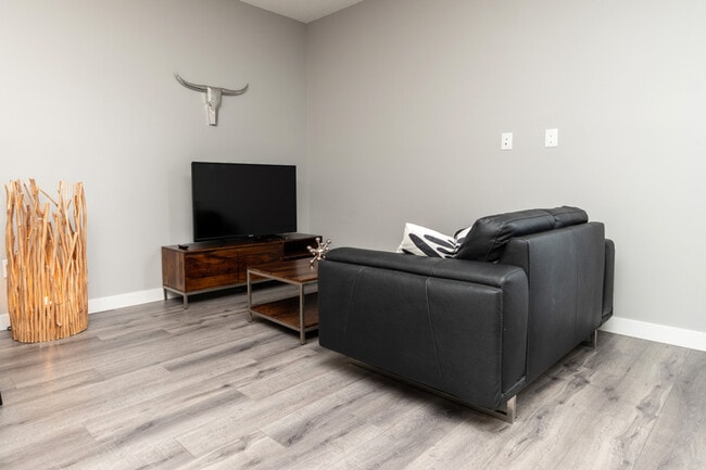 Building Photo - 11303-11105 105 Ave NW