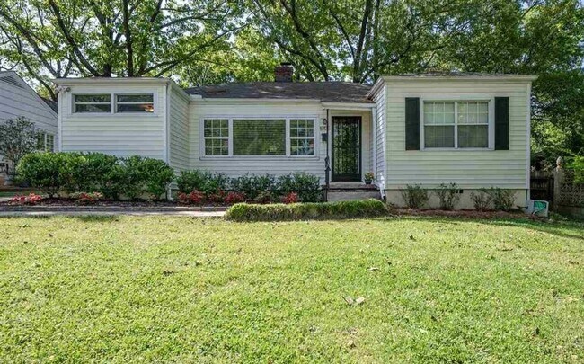 Photo - Beautiful three Bedroom One Bathroom For Rent